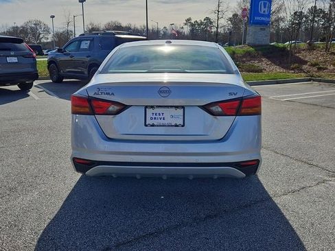 Used 2024 Nissan Altima 2.5 SV image 7