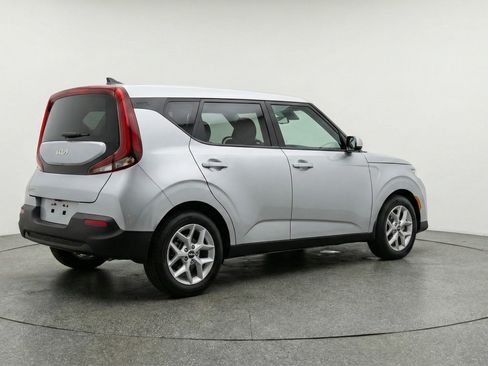 Used 2025 Kia Soul LX w/ LX Technology Package image 9