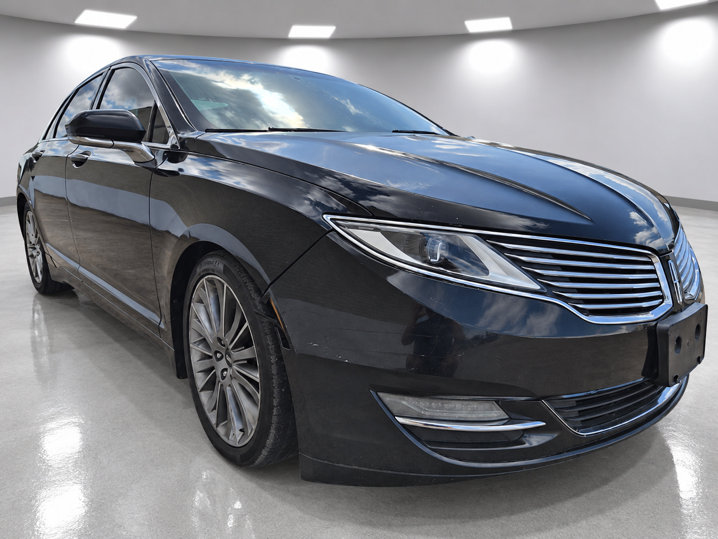 Used 2013 Lincoln MKZ FWD image 2