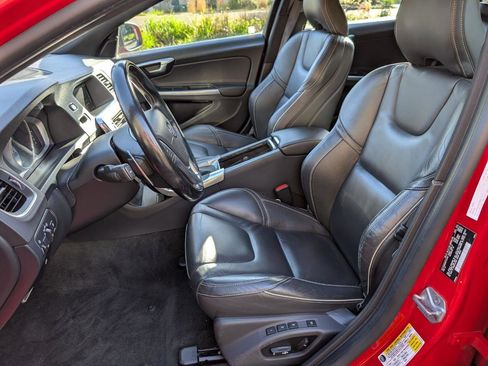 Used 2015 Volvo V60 T6 R-Design Platinum image 10