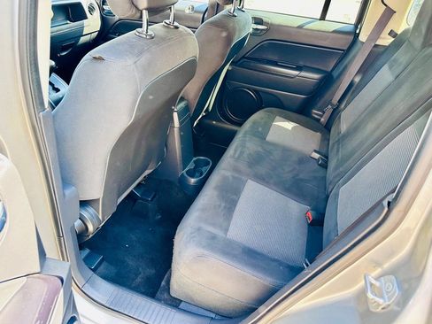 Used 2016 Jeep Patriot Latitude FWD image 9
