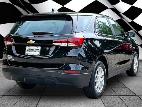 Used 2024 Chevrolet Equinox LS FWD image 2