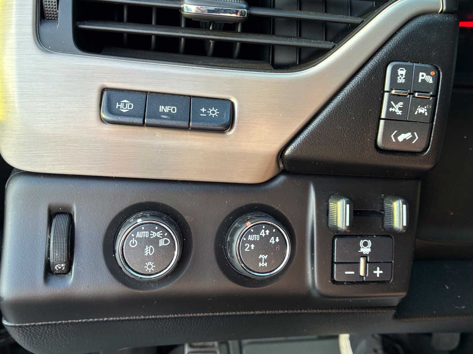 Used 2016 GMC Yukon Denali AWD/4WD image 6