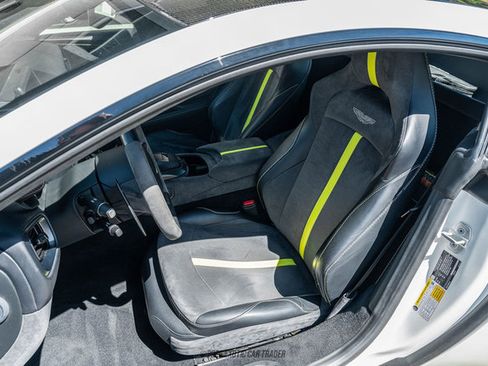 Used 2022 Aston Martin V8 Vantage Coupe image 25