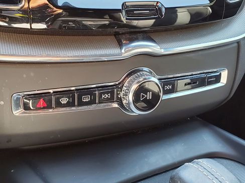 Certified 2022 Volvo XC60 B5 R-Design w/ Advanced Package image 24