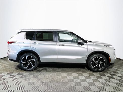 Used 2024 Mitsubishi Outlander SE image 9