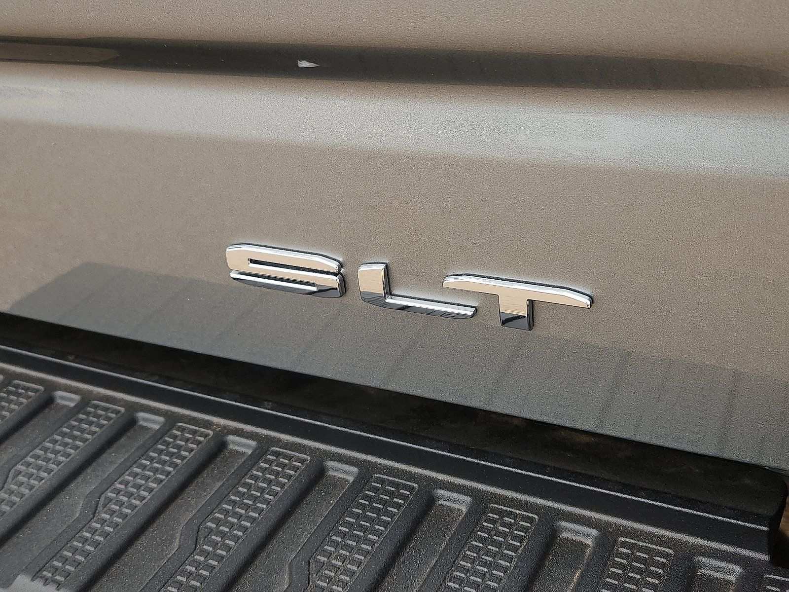Used 2026 GMC Sierra 1500 SLT RWD image 10