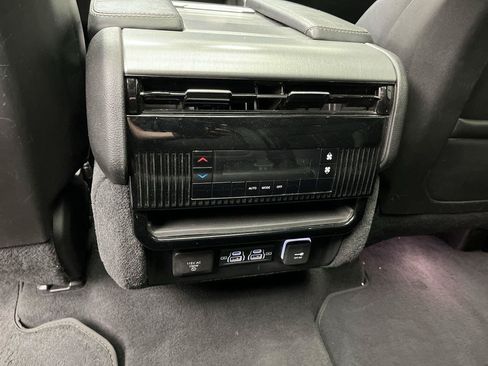Used 2024 Jeep Wagoneer Series II AWD/4WD image 13