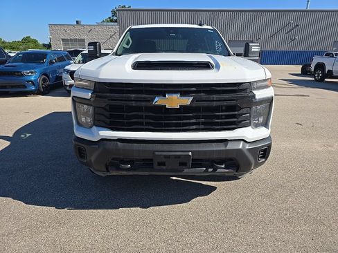 Used 2025 Chevrolet Silverado 2500 W/T w/ WT Convenience Package AWD/4WD image 2