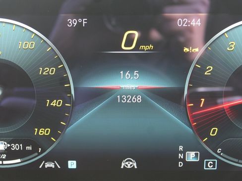 Used 2023 Mercedes-Benz E 350 4MATIC Sedan image 5