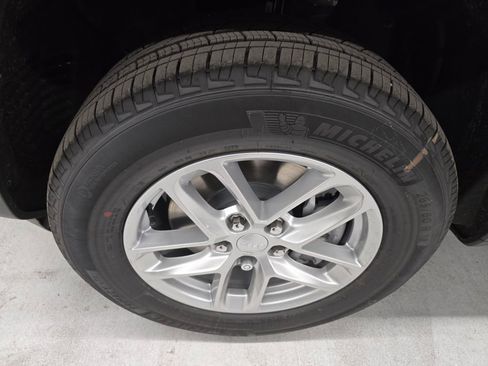 New 2025 Jeep Grand Cherokee L Laredo w/ Luxury Tech Group I image 9