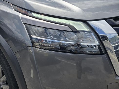 Used 2022 Nissan Pathfinder SV FWD image 8