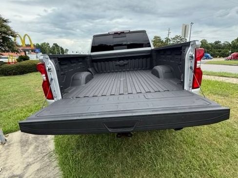 Used 2023 Chevrolet Silverado 2500 LTZ AWD/4WD image 5