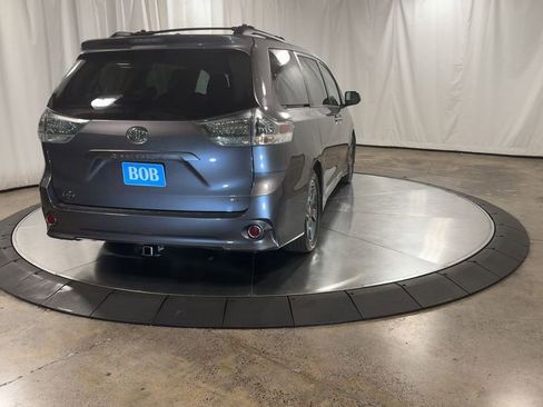 Used 2016 Toyota Sienna SE Premium image 9