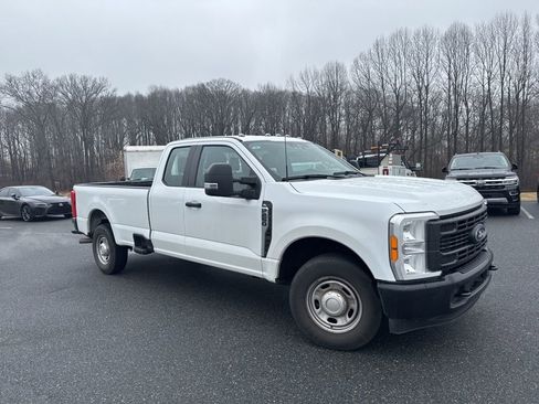 Used 2023 Ford F250 XL image 1