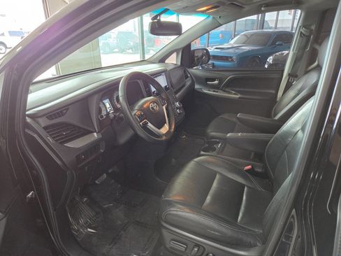 Used 2015 Toyota Sienna SE image 15