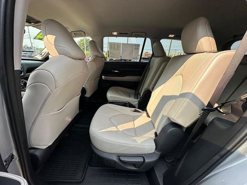 Used 2024 Toyota Grand Highlander AWD image 14