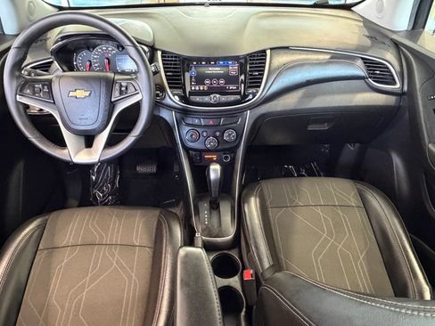 Used 2019 Chevrolet Trax LT w/ LT Convenience Package FWD image 31