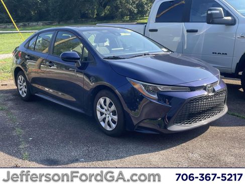 Used 2022 Toyota Corolla LE FWD image 1