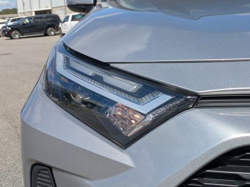 Used 2022 Toyota RAV4 XLE image 10
