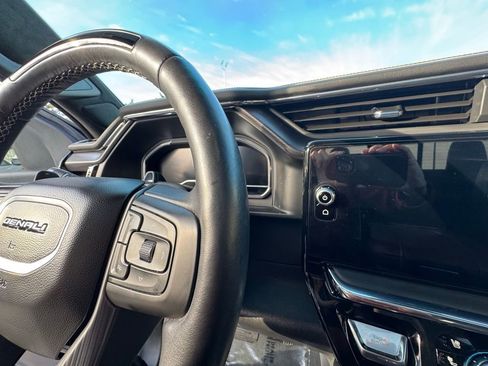 Used 2025 GMC Sierra 1500 Denali Ultimate AWD/4WD image 26