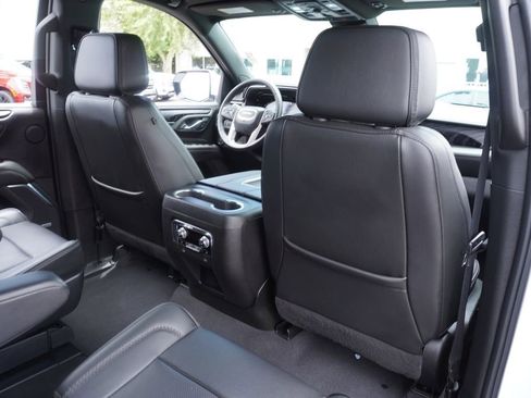 Used 2023 GMC Yukon Denali AWD/4WD image 11