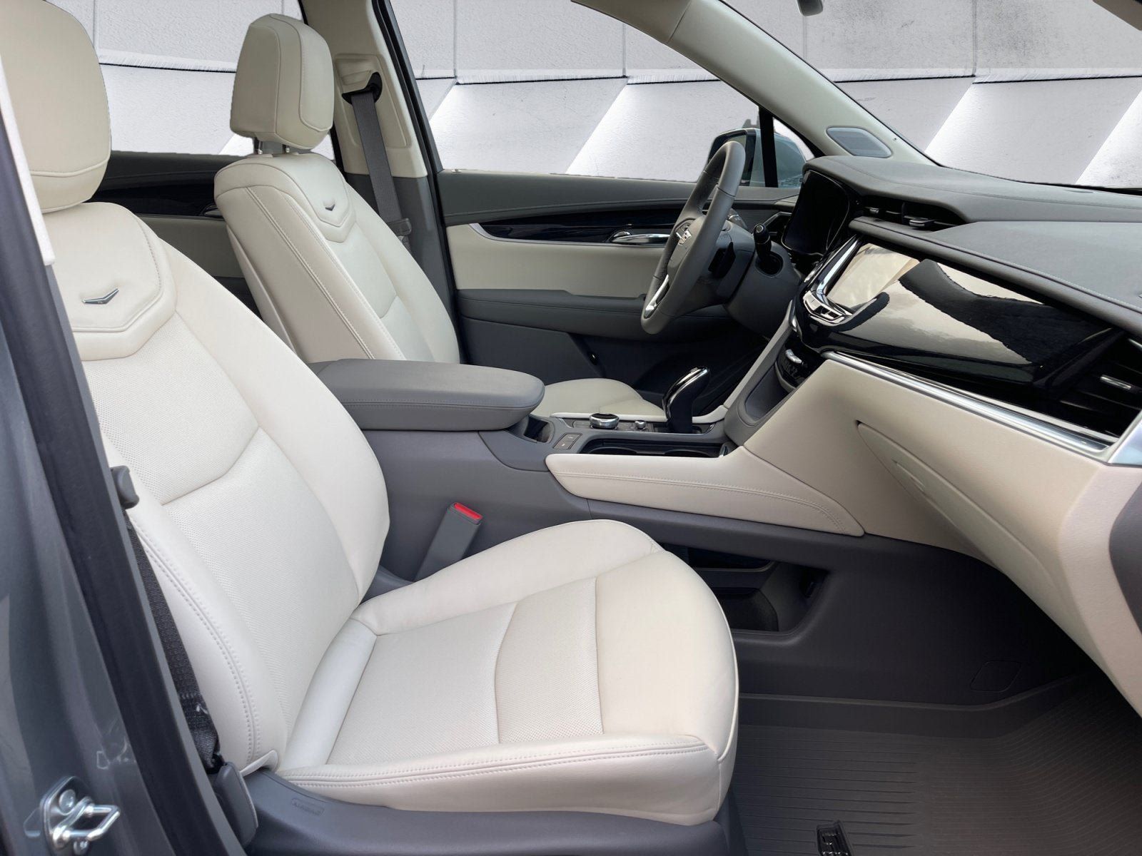 Certified 2025 Cadillac XT6 Premium Luxury w/ LPO, Floor Liner Package AWD/4WD image 16