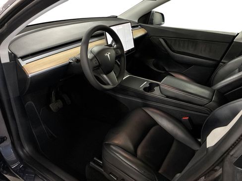 Certified 2021 Tesla Model Y Long Range AWD/4WD image 9