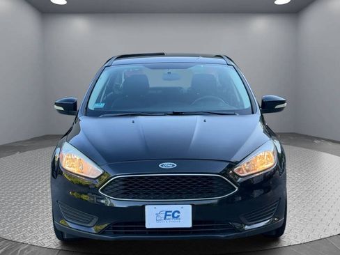 Used 2016 Ford Focus SE FWD image 2