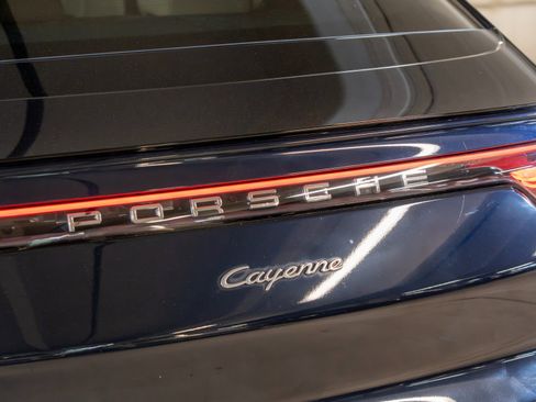 Certified 2023 Porsche Cayenne Coupe AWD/4WD image 12