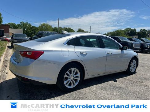 Used 2018 Chevrolet Malibu LT FWD image 3