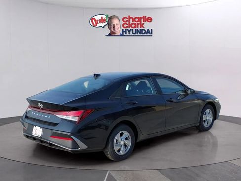 New 2026 Hyundai Elantra SE FWD image 5