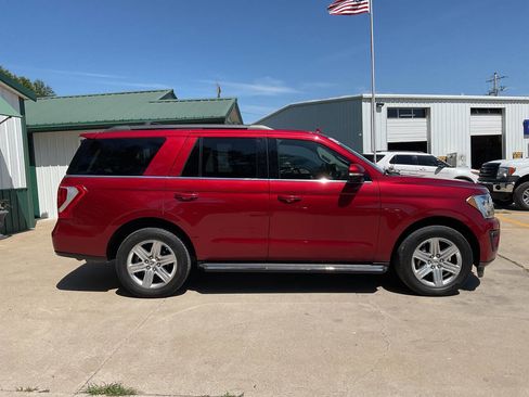 Used 2019 Ford Expedition XLT w/ Equipment Group 202A image 2