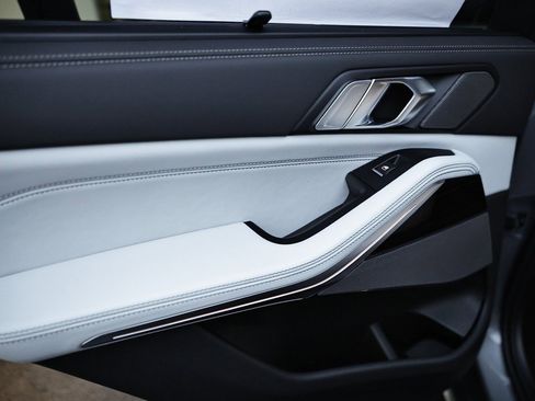 New 2026 BMW X5 xDrive40i w/ Climate Comfort Package image 24