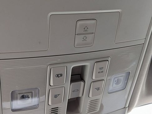 Used 2023 Volkswagen Taos SEL image 21