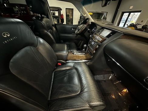 Used 2011 INFINITI QX56 4WD w/ Deluxe Touring Pkg image 18