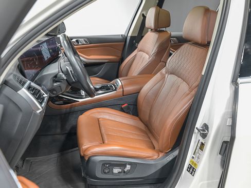 Used 2023 BMW X7 xDrive40i w/ Premium Package image 15