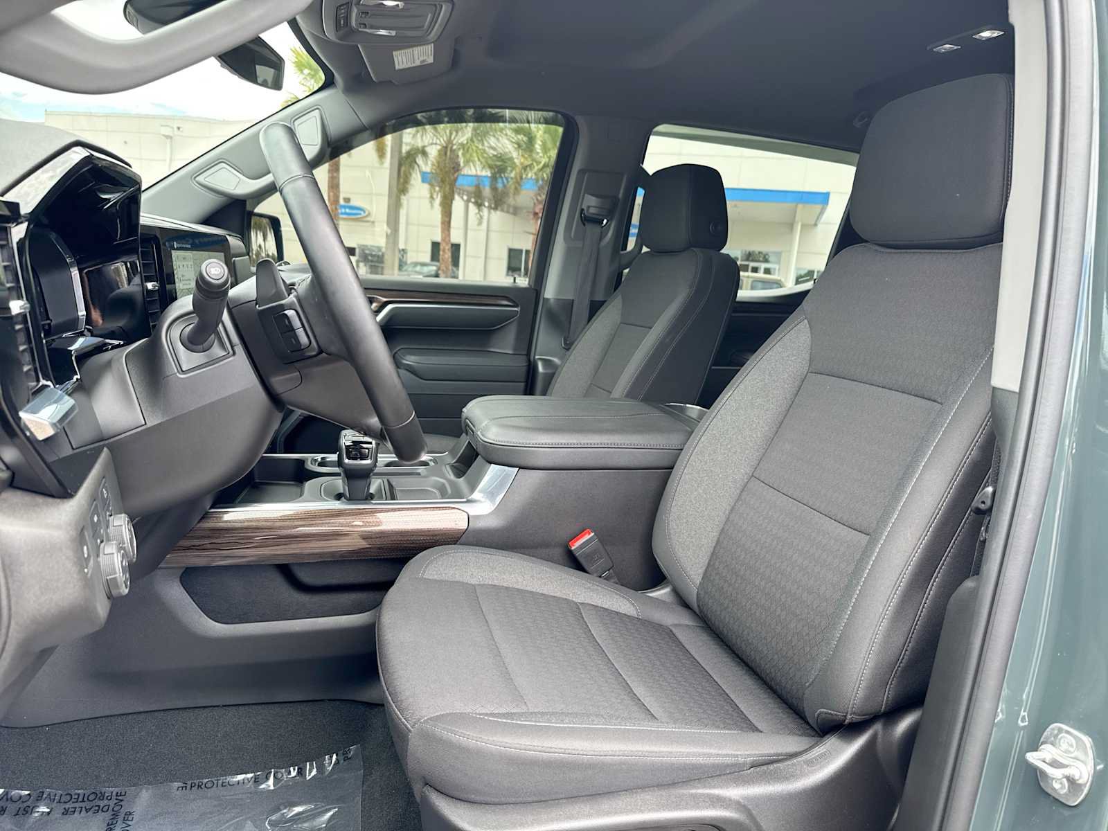 Used 2025 Chevrolet Silverado 1500 LT AWD/4WD image 13