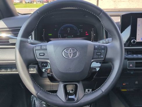 Used 2025 Toyota Camry SE FWD image 20