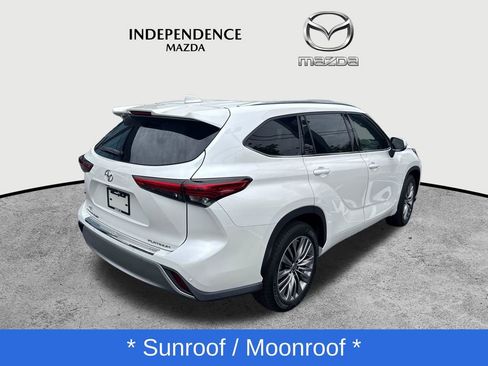 Used 2020 Toyota Highlander Platinum FWD image 3