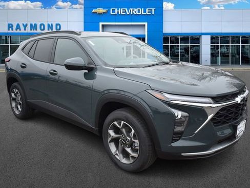 New 2026 Chevrolet Trax LT w/ LPO, Blackout Package image 11