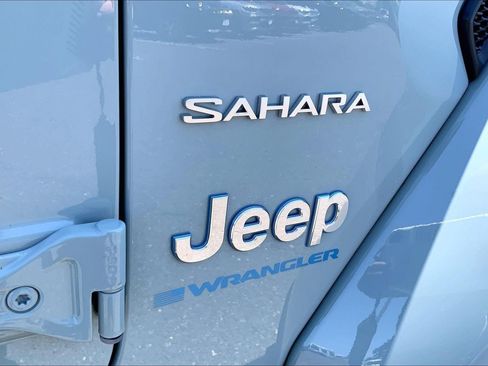 Used 2024 Jeep Wrangler Unlimited Sahara AWD/4WD image 26