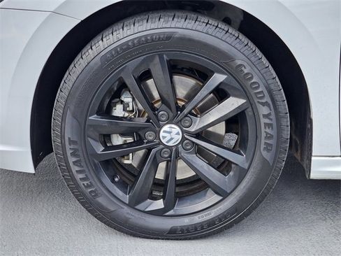 Used 2020 Volkswagen Passat 2.0T SE image 10