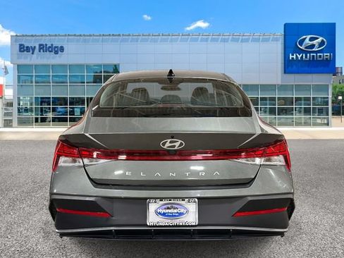 Used 2025 Hyundai Elantra SEL FWD image 5