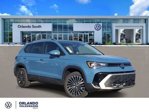 New 2026 Volkswagen Taos SE image 1