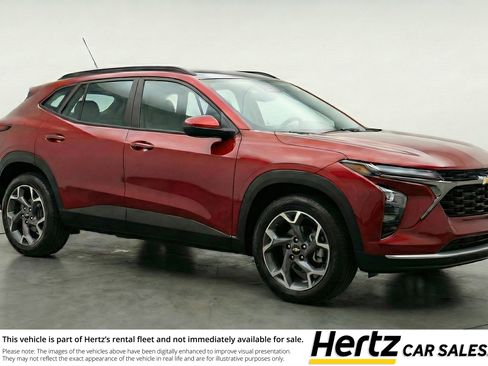 Used 2025 Chevrolet Trax LT w/ LT Convenience Package image 1