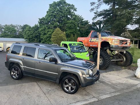 Used 2012 Jeep Patriot Sport w/ PWR Value Group AWD/4WD image 2