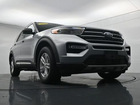 Certified 2022 Ford Explorer XLT w/ Equipment Group 202A AWD/4WD image 37