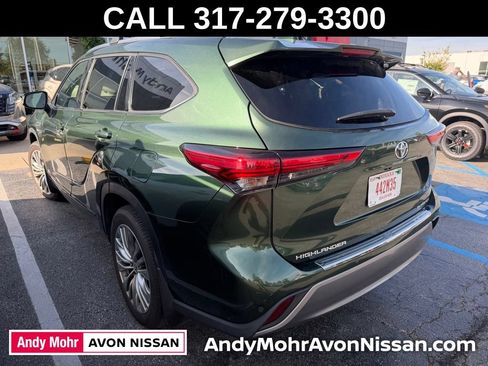 Used 2023 Toyota Highlander Platinum FWD image 4