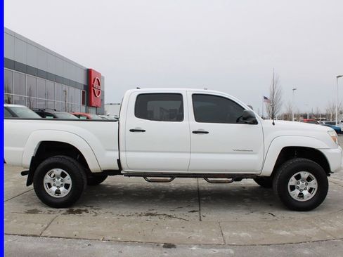 Used 2014 Toyota Tacoma 4x4 Double Cab w/ SR5 Package image 6